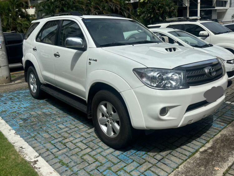 Toyota Fortuner 2011 SUV 4×4