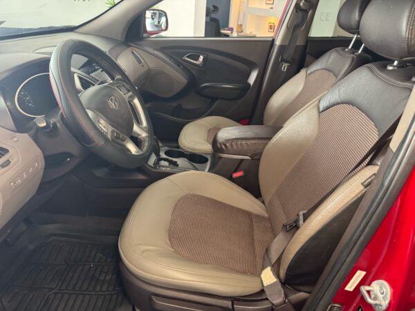 2013 Hyundai Tucson SUV 4x4 - Image 3