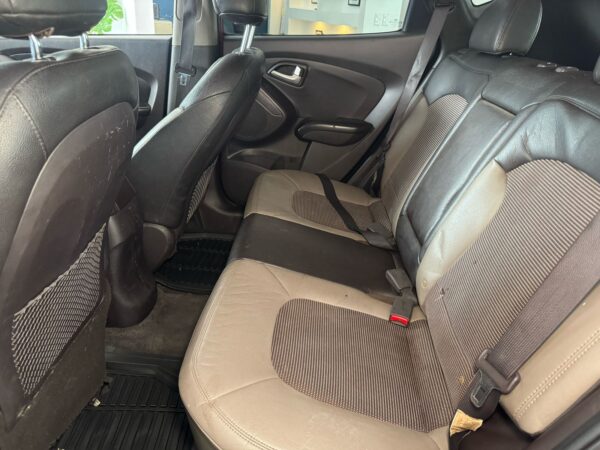 2013 Hyundai Tucson SUV 4x4 - Image 9