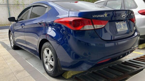 2013 Hyundai Elantra - Image 9