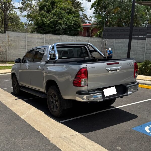 2017 Toyota Hilux 4x4 Automatic - Image 3