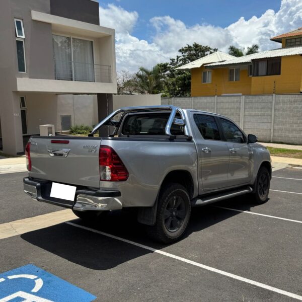 2017 Toyota Hilux 4x4 Automatic - Image 2