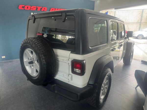 2019 Jeep Wrangler - Image 6