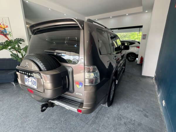 2013 Mitsubishi Montero - Image 5