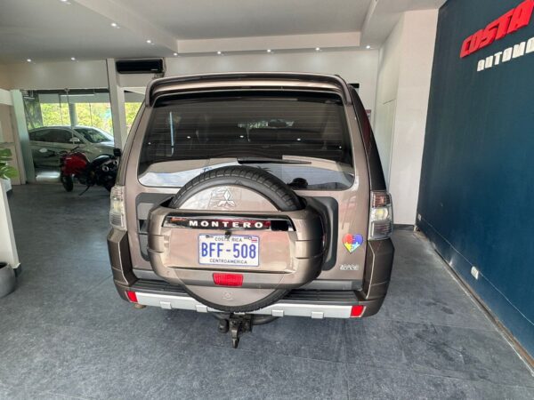 2013 Mitsubishi Montero - Image 6