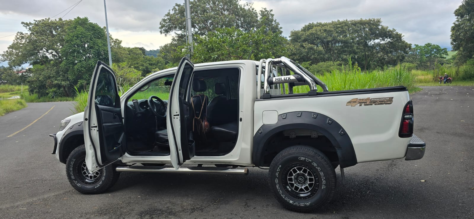 2016 Toyota Hilux - Image 5