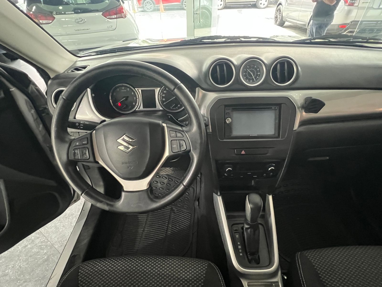 2017 Suzuki Vitara GL - Image 8