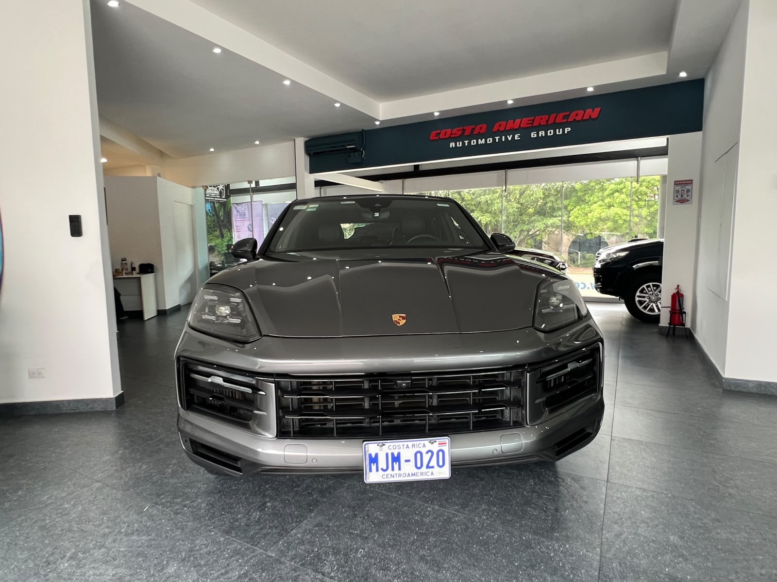 2024 Porsche Cayenne Sport Chrono - Image 2