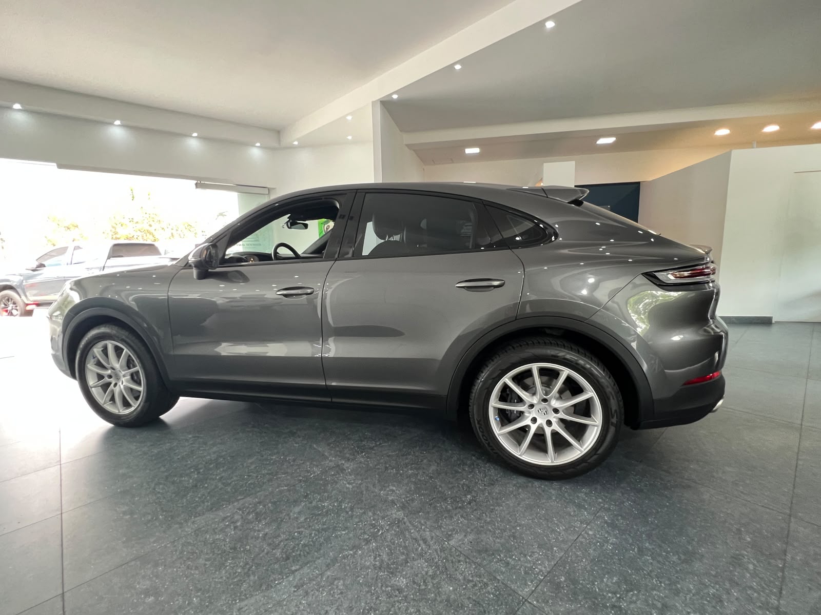 2024 Porsche Cayenne Sport Chrono - Image 3