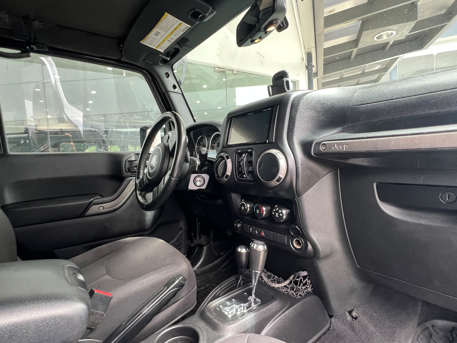 2015 Jeep Wrangler - Image 10