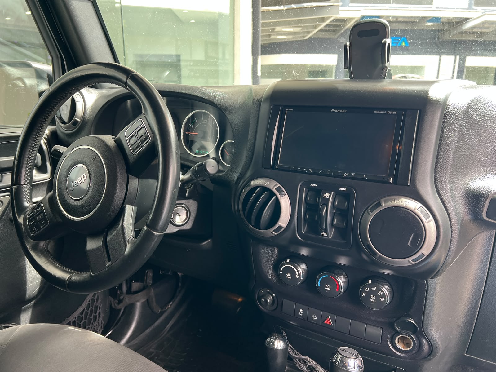 2015 Jeep Wrangler - Image 11