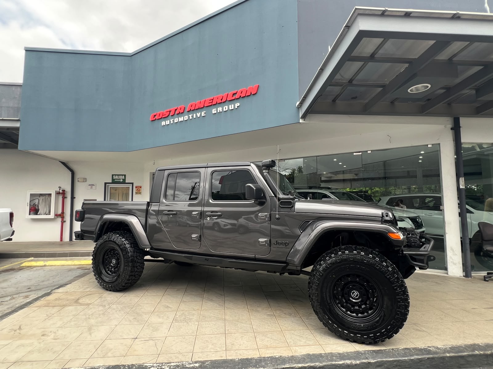 2022 Jeep Gladiador - Image 3