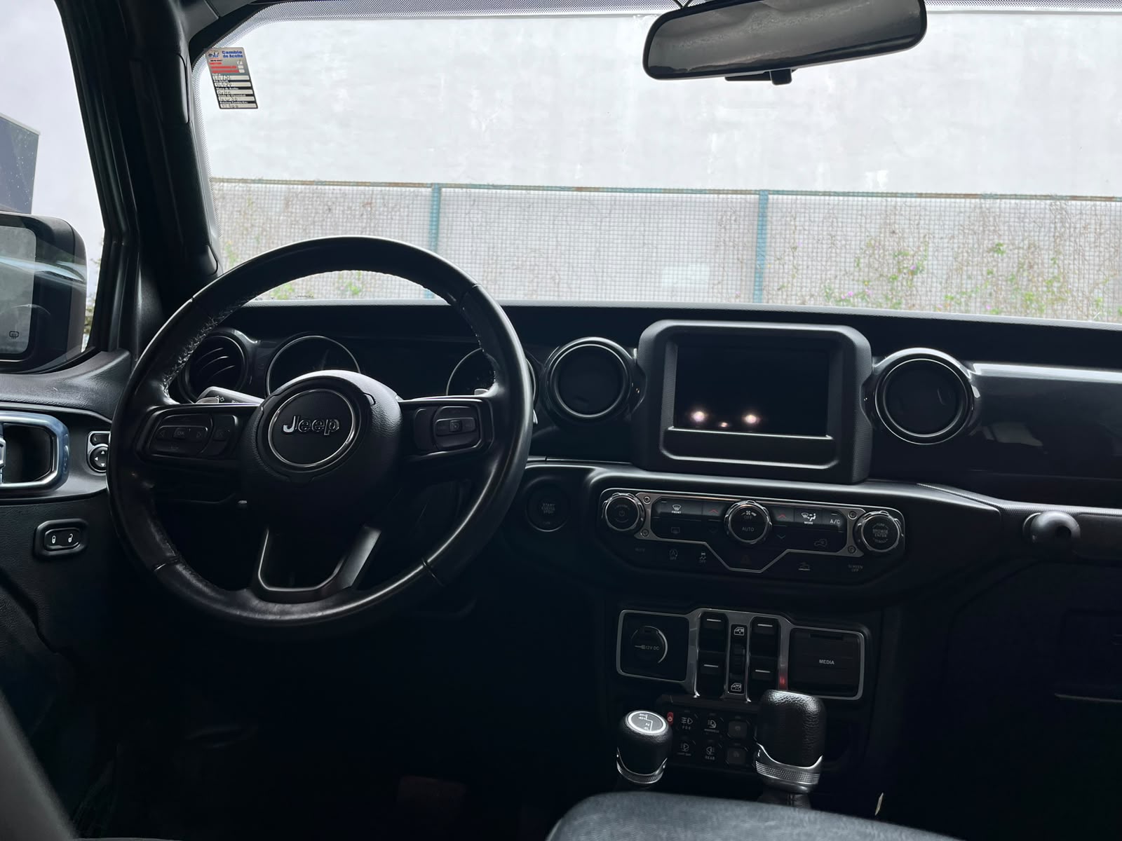 2022 Jeep Gladiador - Image 5