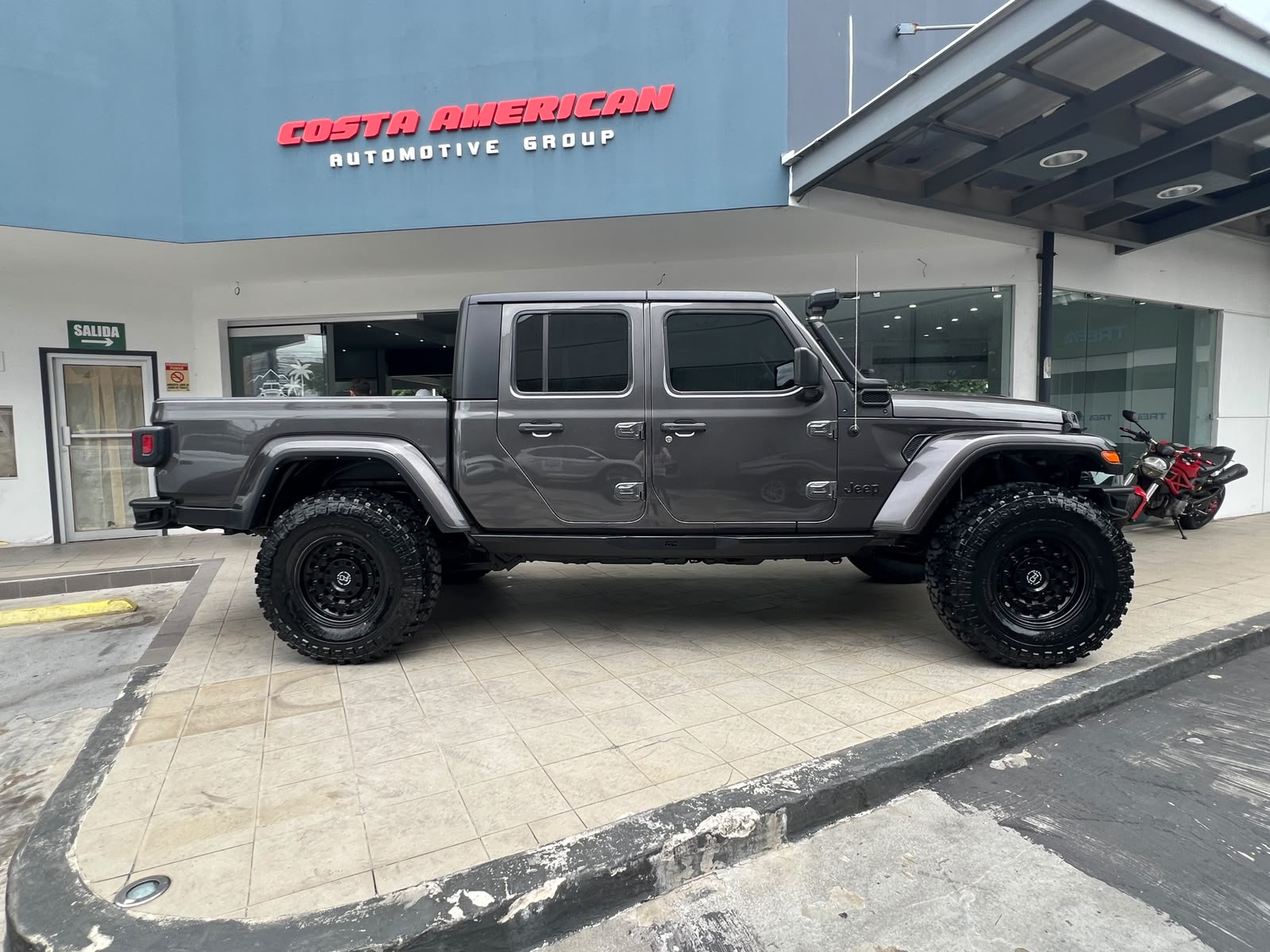 2022 Jeep Gladiador - Image 8