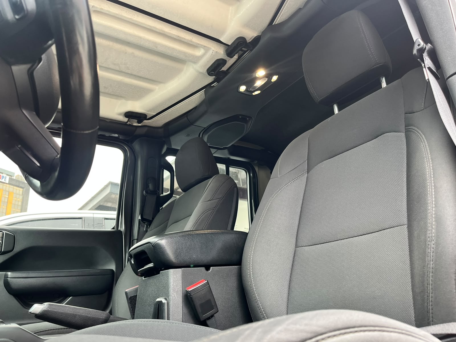 2022 Jeep Gladiador - Image 10