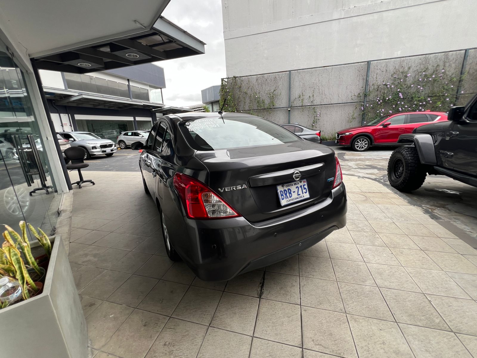 2017 Nissan Versa - Imagen 2