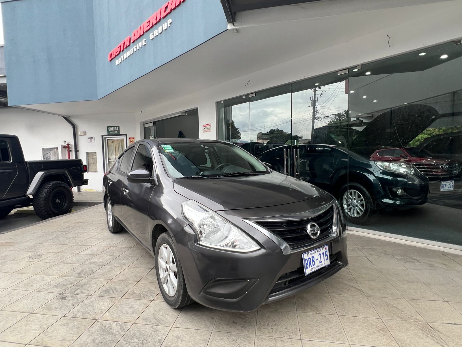 2017 Nissan Versa - Imagen 4