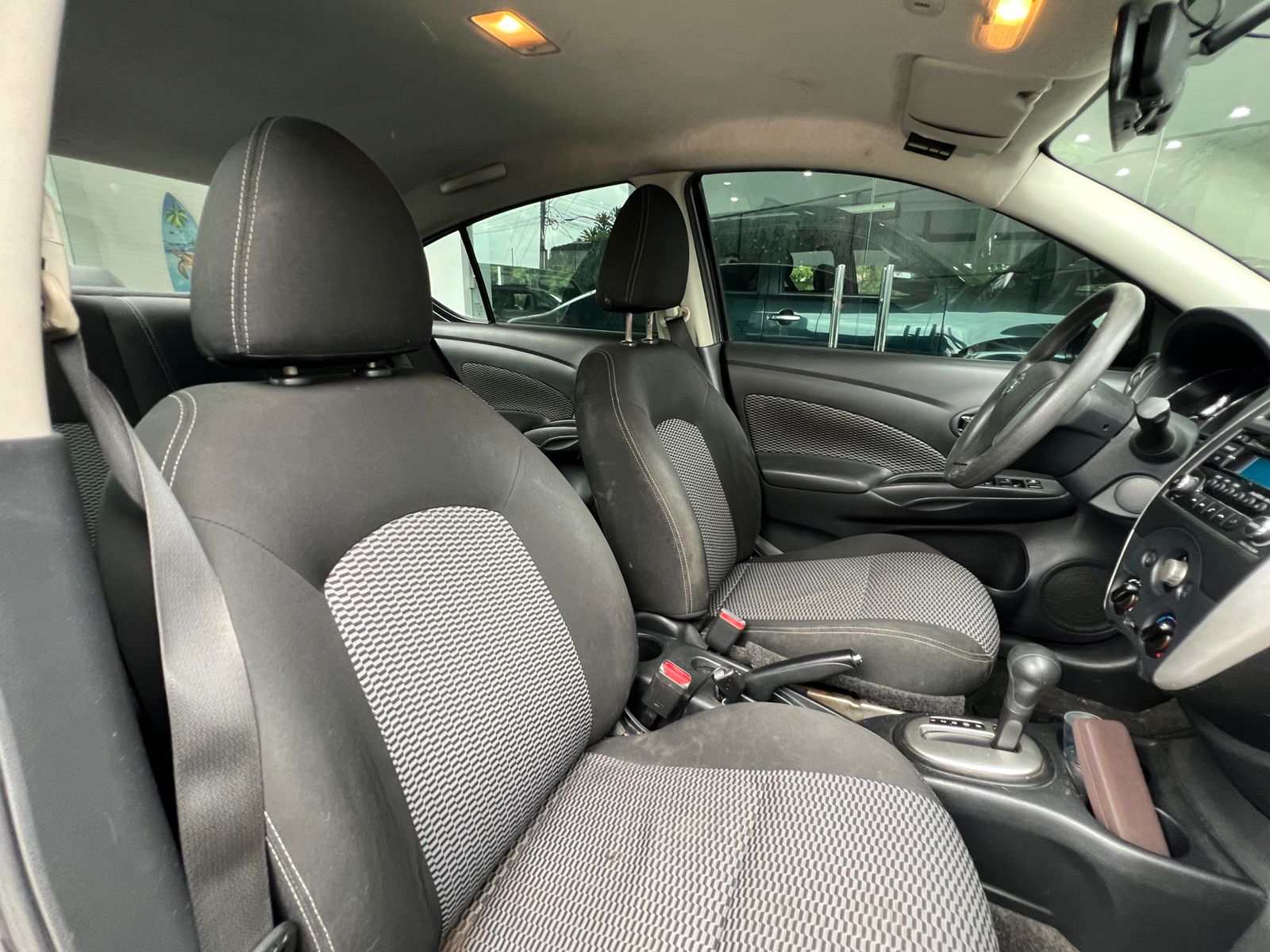 2017 Nissan Versa - Imagen 6