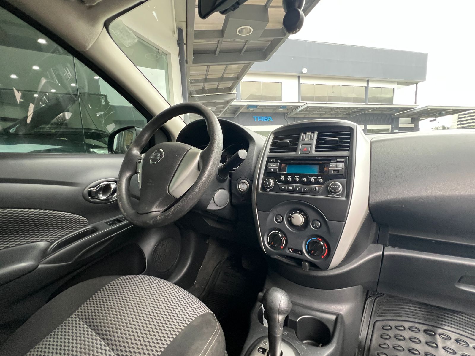 2017 Nissan Versa - Imagen 7